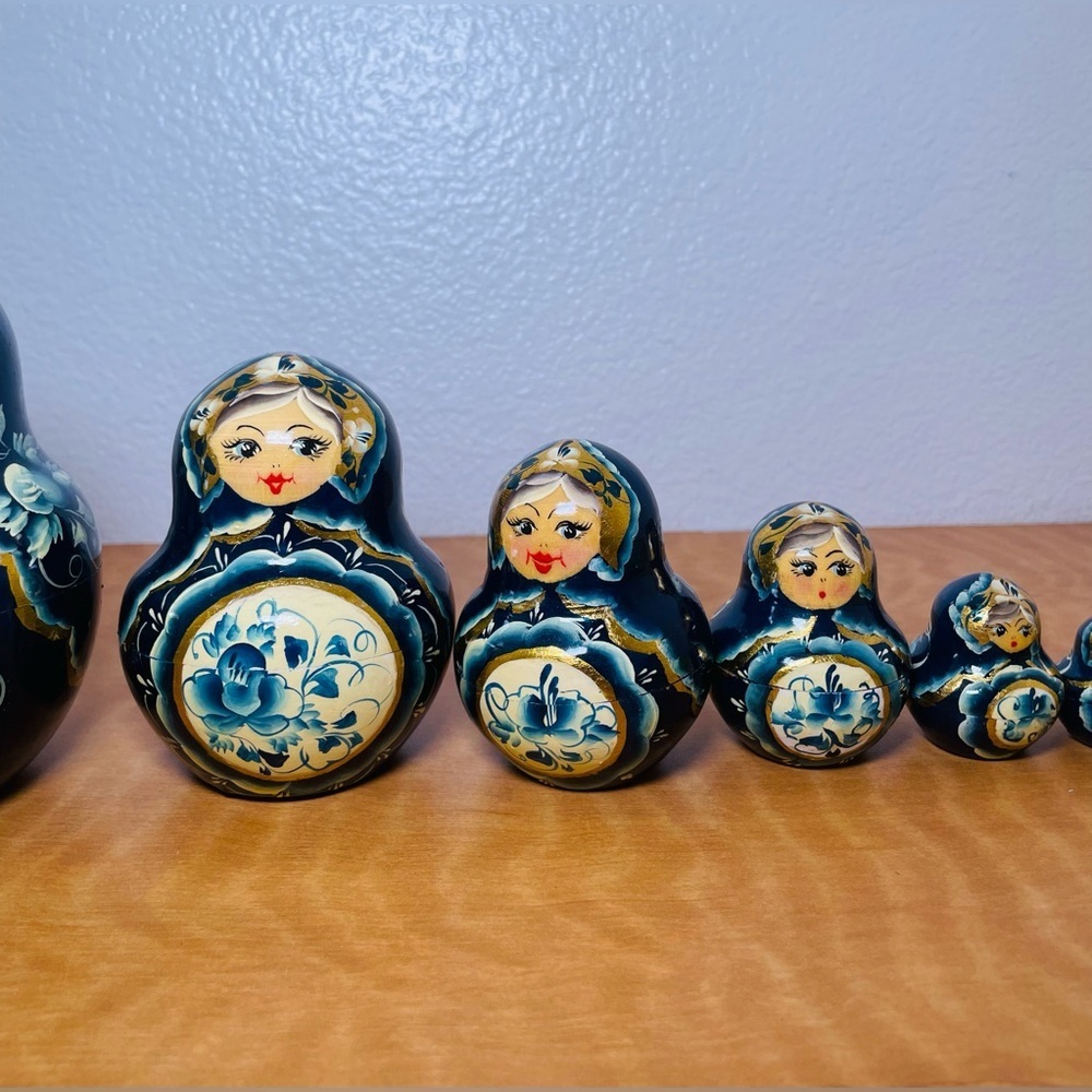 Set of Blue and White Matryoshka Dolls - Picture 2 of 13
